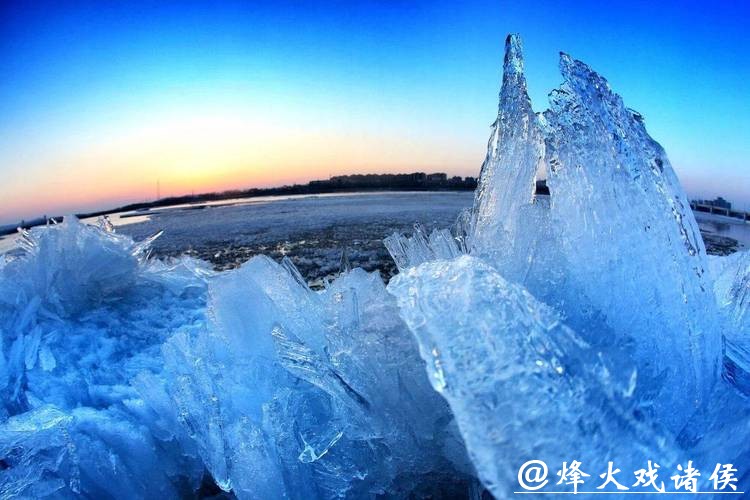 黑龙江首个“冰超”:从“尔滨”到“龙江”的冰雪热潮升级 黑龙江首个“冰超”:从“尔滨”到“龙江”的冰雪热潮升级