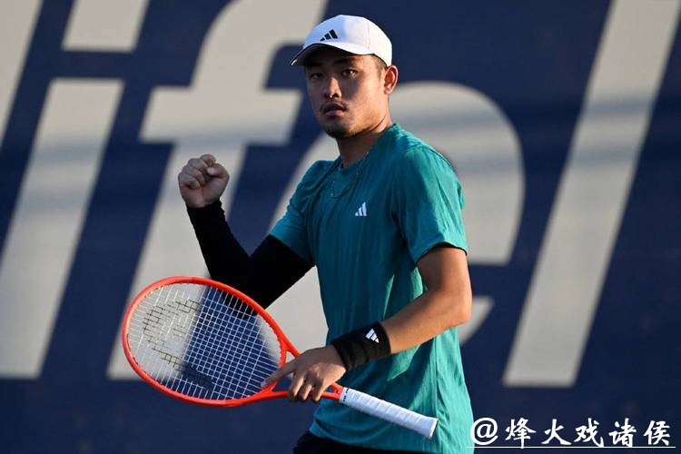 激战三小时拿下澳网正赛首胜,“急先锋”吴易昺开始学会“熬” 激战三小时拿下澳网正赛首胜,“急先锋”吴易昺开始学会“熬”
